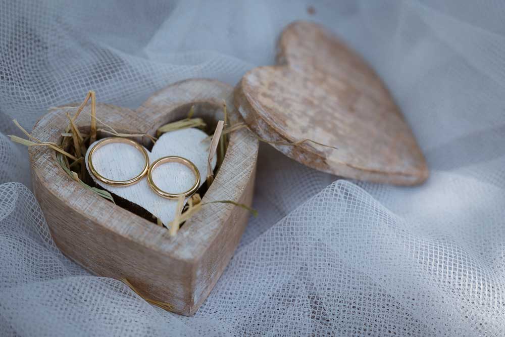 Portafedi-originale-in-legno